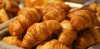Czym smarować kruche ciasteczka?
