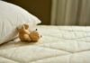 Ile powinien wystawać materac z łóżka?